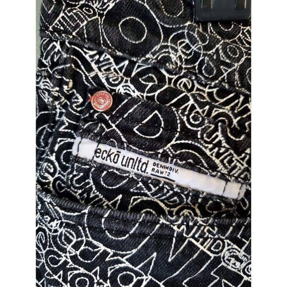 Ecko Unltd Mens Black Baggy Denim Jean Shorts All Over Logo Raw Edge Size 32 - Picture 3 of 11